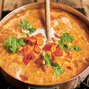 Zdjęcie curry z dyni i ciecierzycy z książki Jamiego Olivera "Razem" / fot. David Loftus