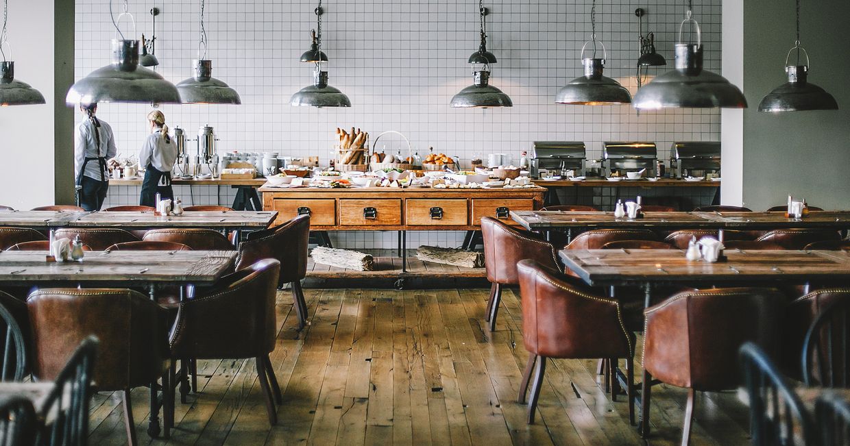 Wnętrze restauracji (fot. Maria Orlova / unsplash.com)