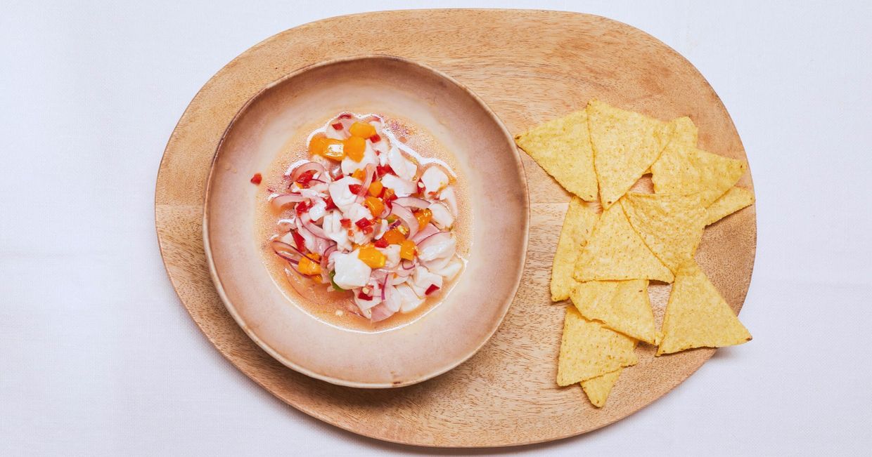 MArynowana ryba z cebulą i papryką