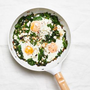 szakszuka, zielona szakszuka, szakszuka ze szpinakiem, jajka ze szpinakiem, szpinak, wytrawne śniadanie, zdrowe śniadanie, jajka na śniadanie, leniwe śniadanie