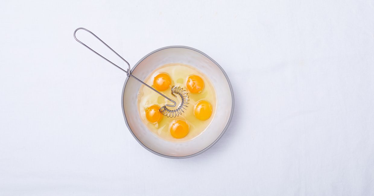 Miska z jajkami oraz mieszaczką (fot. Maciek Niemojewski)