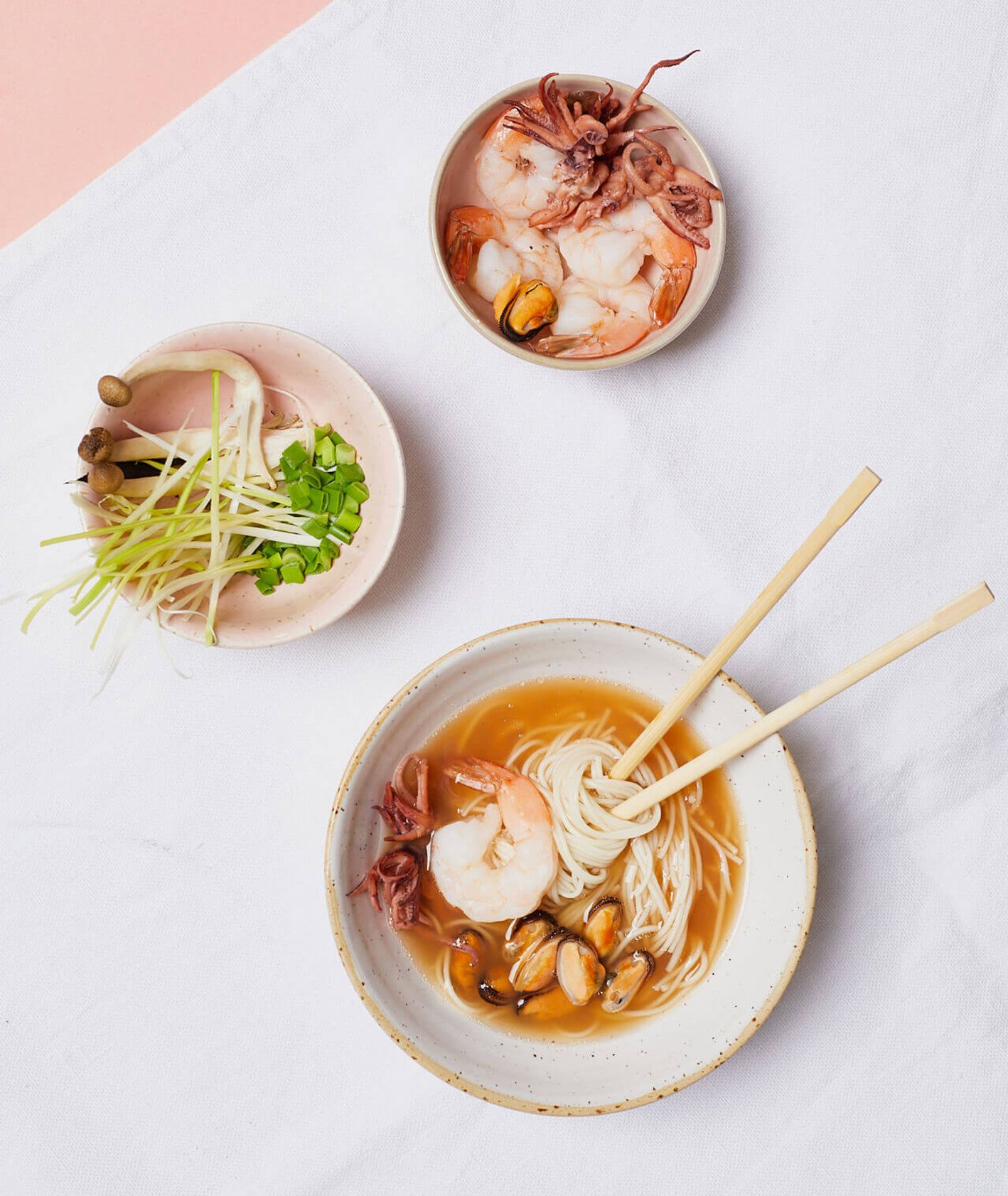ramen rybny, domowy ramen, ramen z owocami morza, owoce morza, makaron ramen, rozgrzewająca zupa, zimowa zupa,