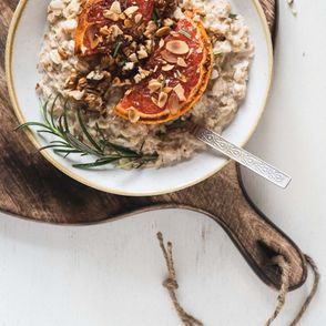 Przepis na śniadaniową ośniankę z pieczonym grejpfrutem (fot. Angela Matlak)