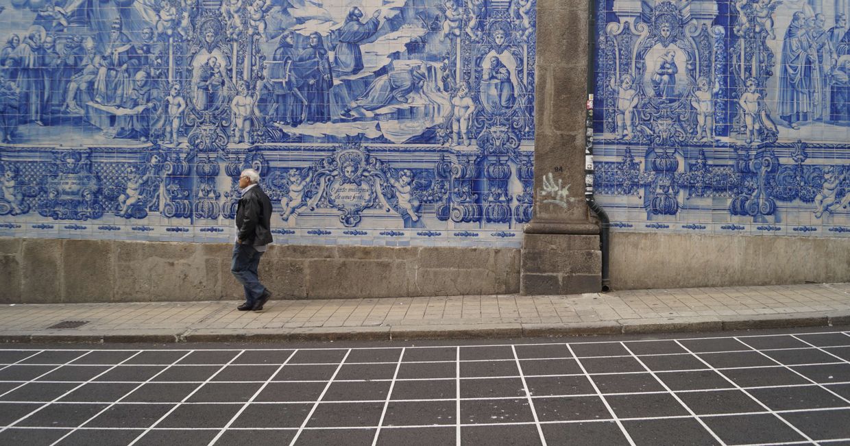 Ściana z malowanych kafelków w Portugalii (fot. Bartek Kieżun)