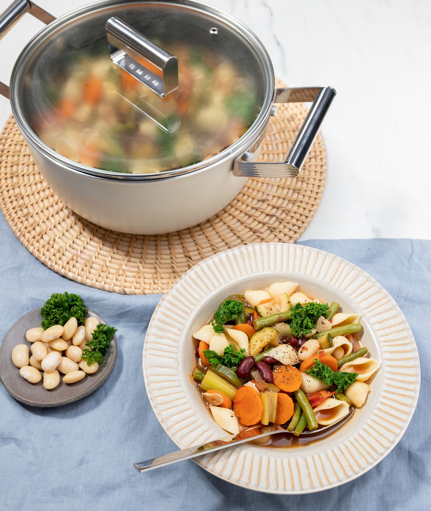 Sprzęt kuchenny SMEG, jak zrobić zupę minestrone z makaronem, warzywna zupa minestrone (fot. Paulina Czyżewska)
