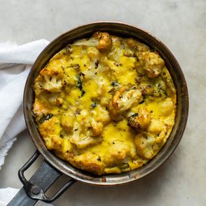 Szybka frittata z kalafiorem i szafranem - pyszny przepis (fot. Ula Demczuk)