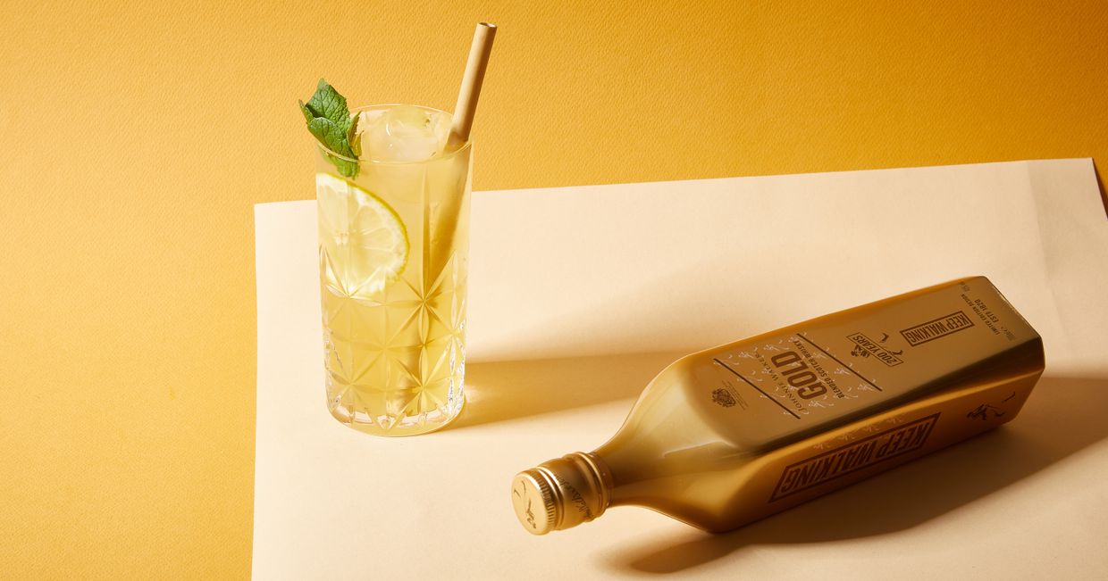 Drink z whiskey Johny Walker, cytryną i mięta. Przepis na drinka (fot. Maciek Niemojewski)