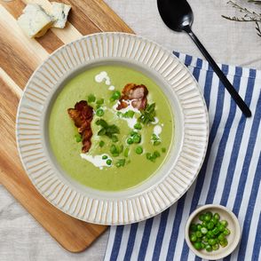 Wypróbuj naszego przepisu na krem z groszku i gorgonzoli