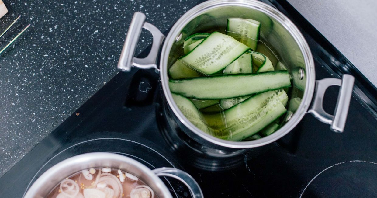 Jak przygotować marynowanego śledzia (fot. Michał Lichtański / mili.studio)