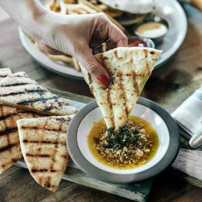 Podczas festiwalu kulinarnego na uczestników będą czekały karnawałowe przekąski i specjalne dania (fot. Spencer Davis / unsplash.com)