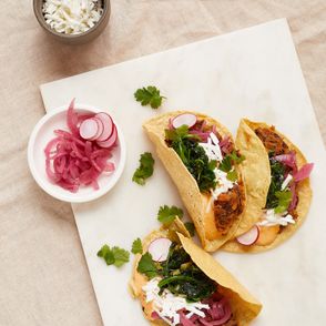 Przepis – tacos z quelites, pomysł na tacos, Targ Kręgliccy (fot. Maciek Niemojewski)