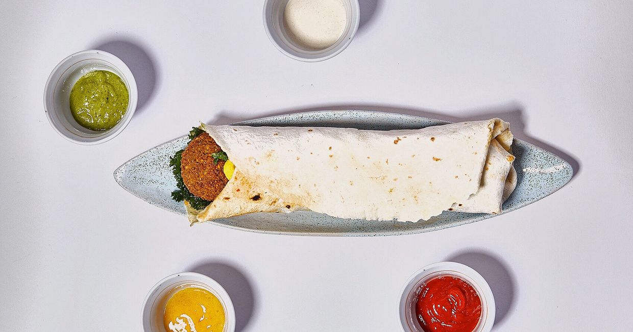 Falafel i sosy (fot. Maciek Niemojewski)