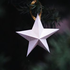 Papierowa bombka w kształcie gwiazdy DIY
