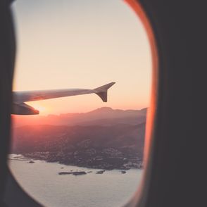 Samolot, podróż (fot. Benjamin Voros/Unsplash)