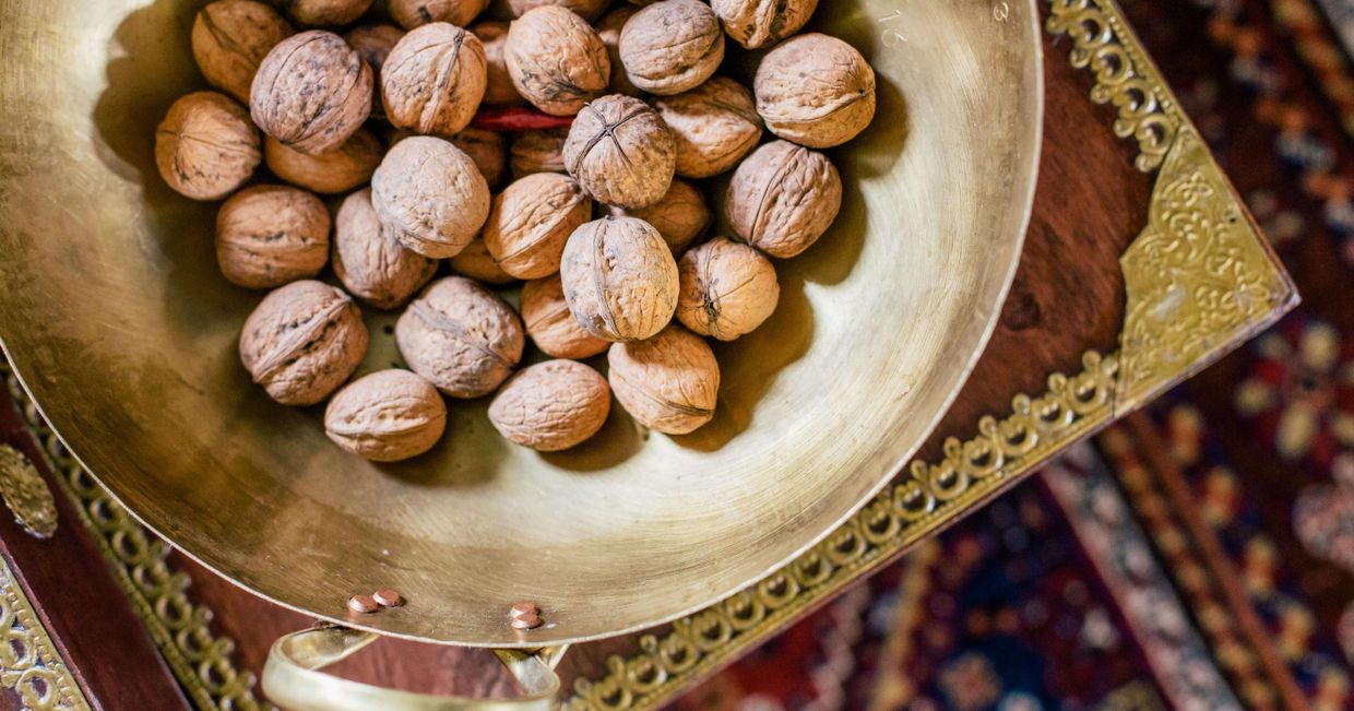 Orzechy włoskie w łupinkach, złoty półmisek (fot. Michał Lichtański)