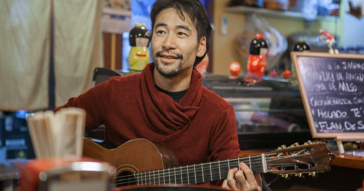 Takashi, Japończyk i właściciel La Hermandad de Sushi, jest wielbicielem flamenco. (fot. Julia Zabrodzka)