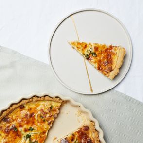 kuchnia francuska, quiche lorraine, tarta z serem, tarta z boczkiem, krucha tarta, kruche ciasto, wytrawna tarta, przekąski na imprezę, przekąska, domowa tarta