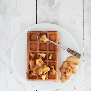 gofry gryczane z karmelizowanymi jabłkami, gofry gryczane, bezglutenowe gofry, gofry bez cukru, gofry bez pszenicy, zdrowe gofry, śniadanie na słodko, słodkie śniadanie, przepis Lisia Kawiarenka, karmelizowane jabłka