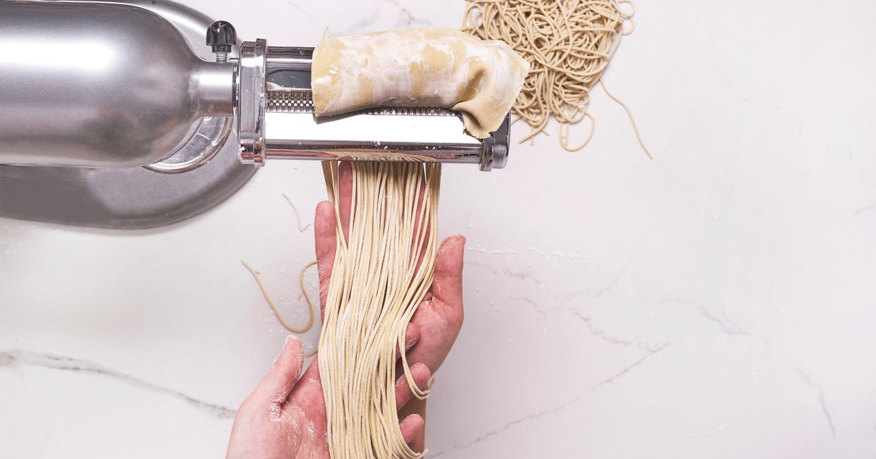 Zobacz, jak przygotować domowy makaron do ramenu