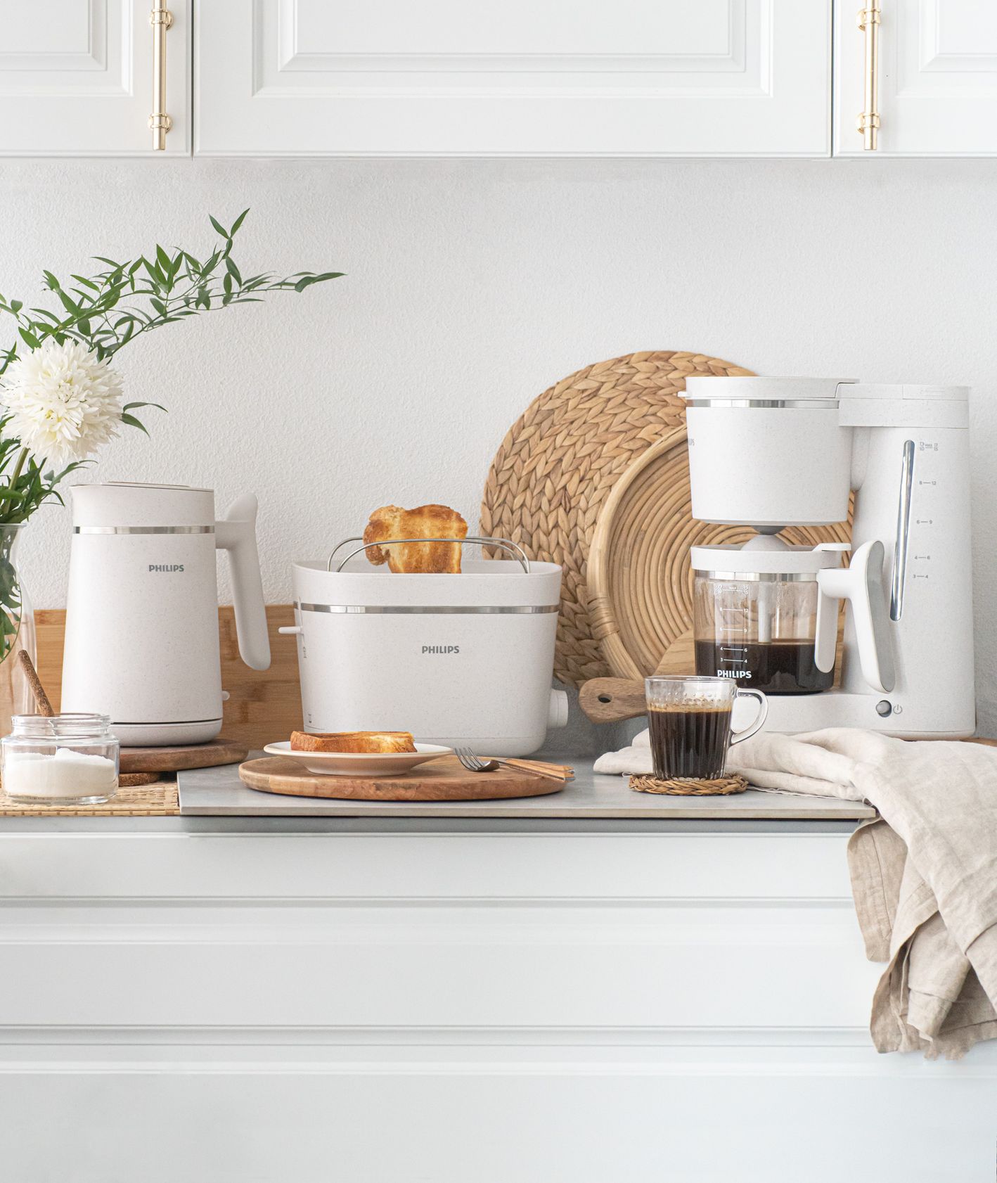 Pożywne śniadania w kwadrans – toster, ekspres przelewowy i czajnik z ekologicznej kolekcji śniadaniowej Philips (fot. materiały prasowe)