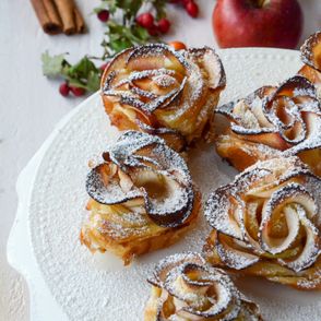 Róże z jabłkami w cieście francuskim (fot. Katarzyna Kopacz)