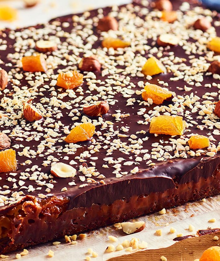 Jak zrobić mazurek kajmakowy z czekoladą? Przepis na Wielkanoc