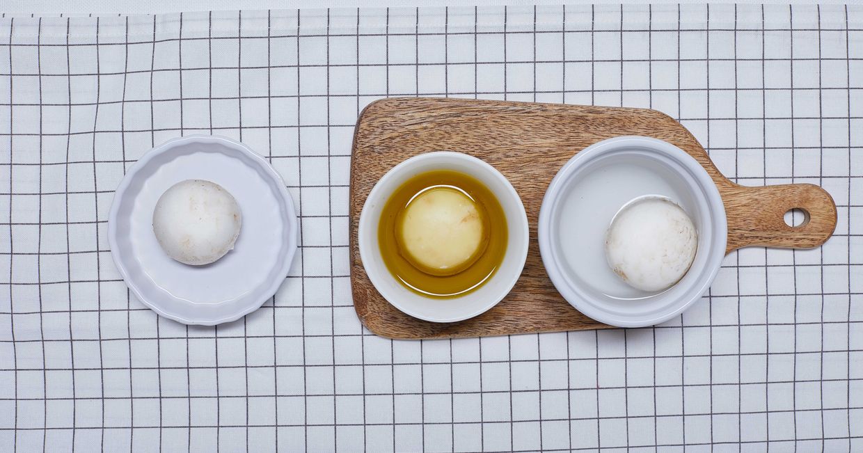 Pieczarki w wodzie i oleju. (fot. Maciek Niemojewski)