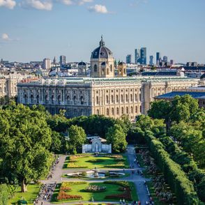 Park Volksgarten i Muzeum Historii Naturalnej w Wiedniu © WienTourismus/Christian Stemper