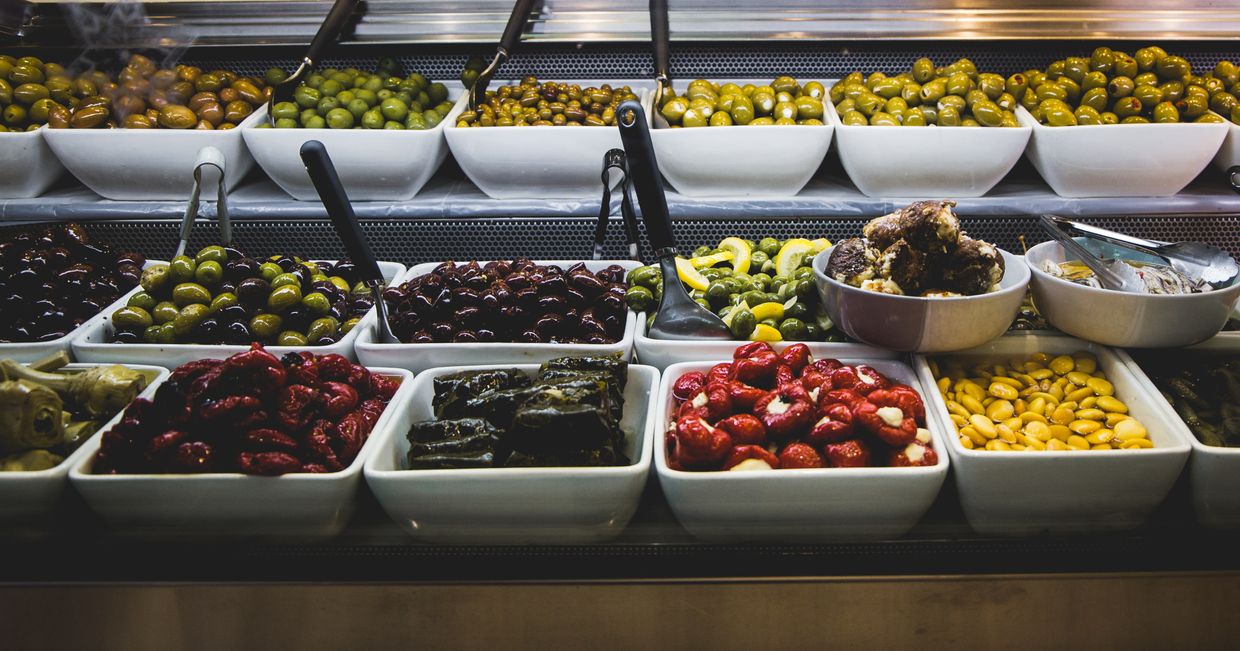 Mezze – regionalne, bliskowschodnie składniki (fot. Benjamin Ashton / unsplash.com)