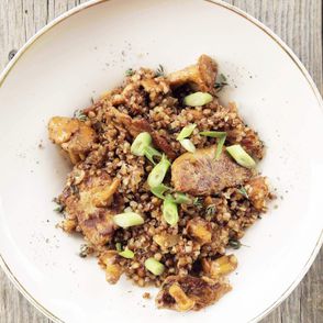 Kasza gryczana z cielęciną i tymiankiem (fot. dinnershow studio)