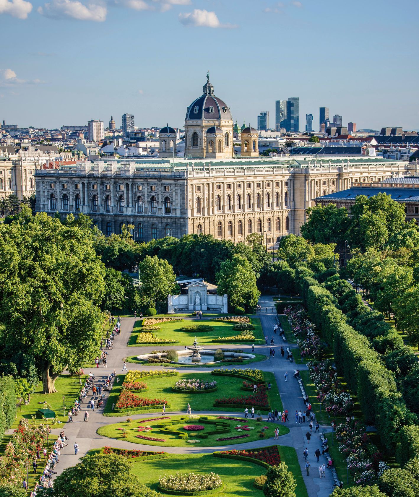 Park Volksgarten i Muzeum Historii Naturalnej w Wiedniu © WienTourismus/Christian Stemper