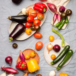 Targ Forteca Kręgliccy – sezonowe warzywa: papryka, bakłażan i cukinia, wczesna jesień